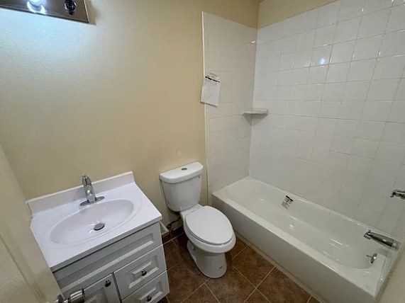 186 Bell Way &mdash; full bathroom